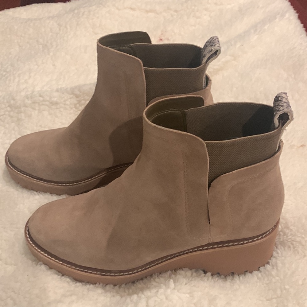Boots - Picture 2 of 4